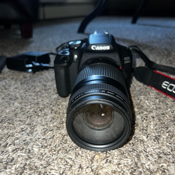 Canon 2728C002 EOS 2000D 18-55mm III Lens 24.1MP DSLR Camera - Picture 9 of 11